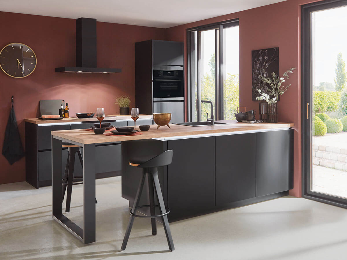 Moderne keuken in de showroom van Reddy Keukens